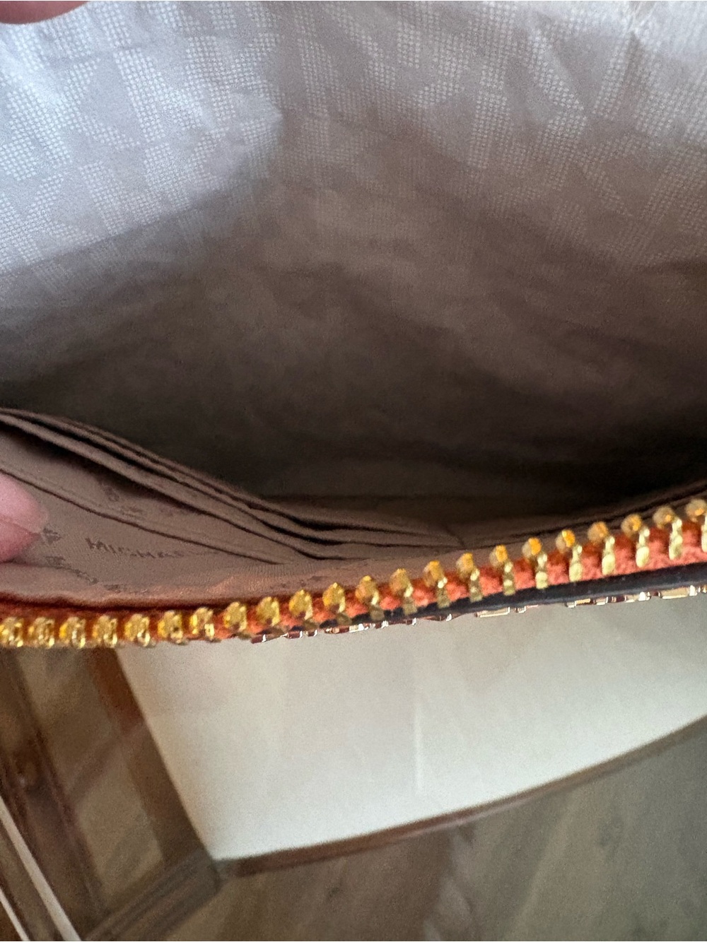 🧡🧡MICHAEL KORS JET SET XL ZIP CLUTCH LEATHER TANGERINE WRISTLET!🧡🧡 - Picture 7 of 9
